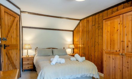 2 Bed in St. Lawrence 3