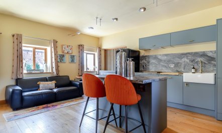 3 Bed in Kingsley Holt 7
