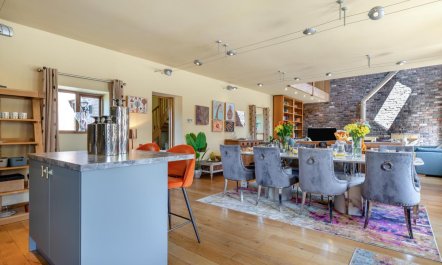 3 Bed in Kingsley Holt 3