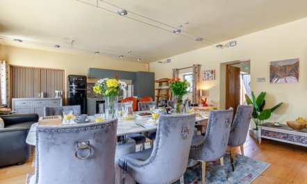 3 Bed in Kingsley Holt 2