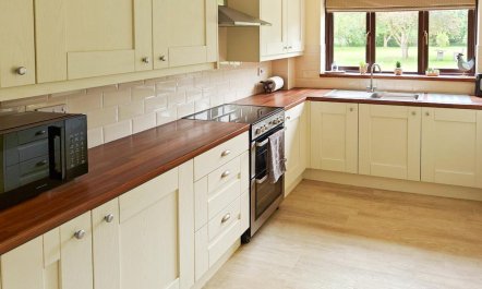 4 Bed in Postwick 7