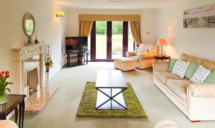 4 Bed in Postwick 2