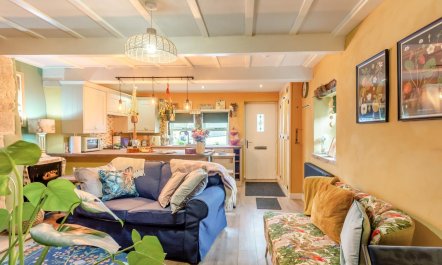 2 Bed in East Morton 4