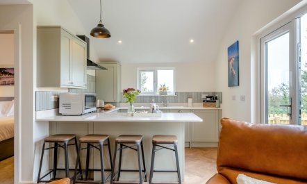 2 Bed in Adgestone 1