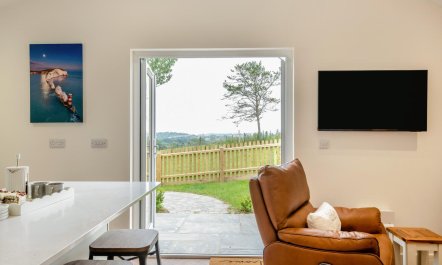 2 Bed in Adgestone 2