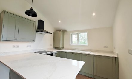 2 Bed in Adgestone 1