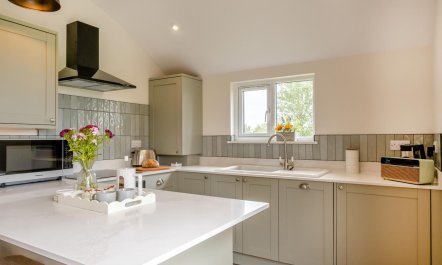 2 Bed in Adgestone 4