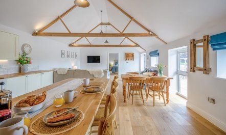 2 Bed in Hilmarton 6