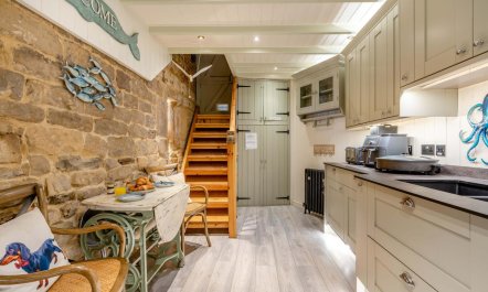 3 Bed in Robin Hoods Bay, Whitby 6