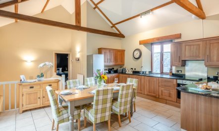 3 Bed in Heads Nook 2