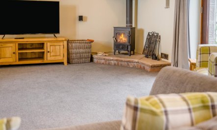 3 Bed in Heads Nook 7