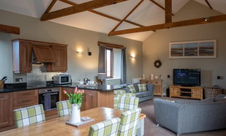 3 Bed in Heads Nook 2
