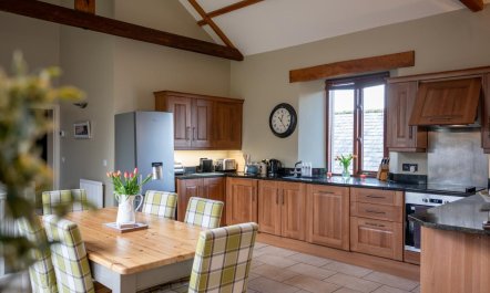 3 Bed in Heads Nook 4