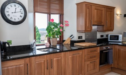 3 Bed in Heads Nook 7