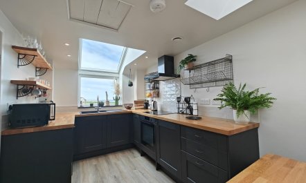 2 Bed in Tregurrian, Watergate Bay 1