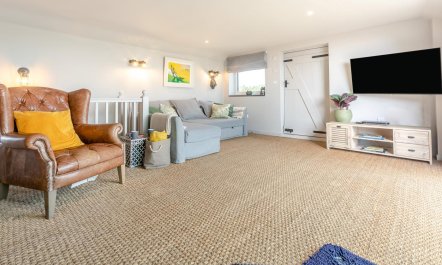 2 Bed in Tregurrian, Watergate Bay 9