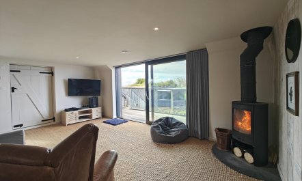 2 Bed in Tregurrian, Watergate Bay 8