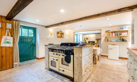 3 Bed in Duntisbourne Abbots 1