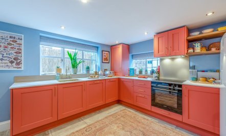 2 Bed in Staplecross 5