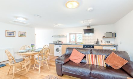 2 Bed in Rhoslefain 6