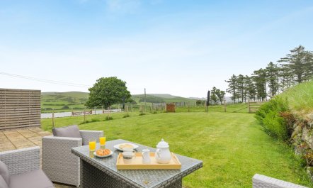 2 Bed in Rhoslefain