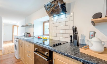 2 Bed in Rhoslefain 4