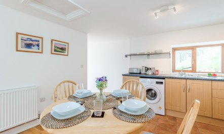 2 Bed in Rhoslefain 9