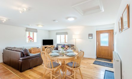 2 Bed in Rhoslefain 2