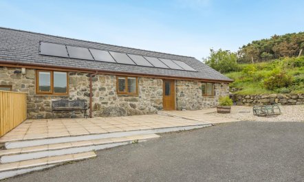 2 Bed in Rhoslefain 1