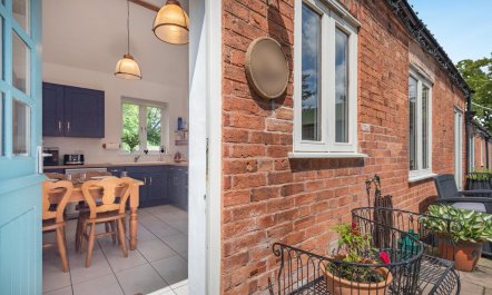 2 Bed in Laxton 5
