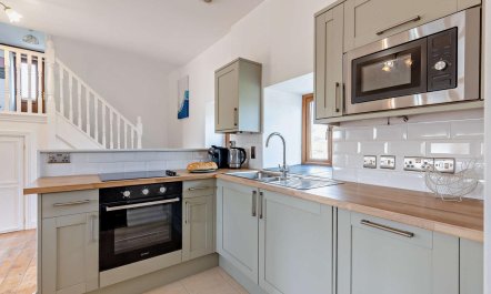 4 Bed in Rhoslefain 6