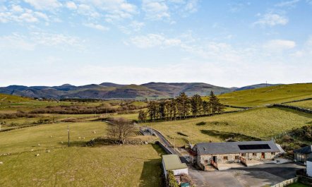 4 Bed in Rhoslefain