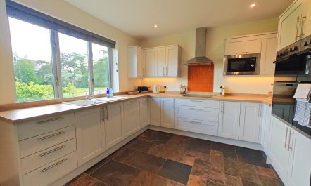 5 Bed in Lambourn 2