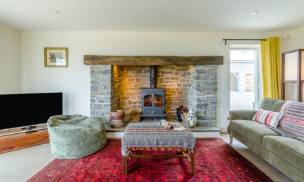 4 Bed in Banks Head 6