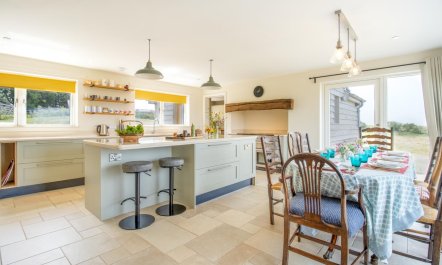 4 Bed in Banks Head 3
