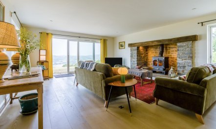 4 Bed in Banks Head 4