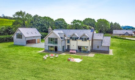 4 Bed in Banks Head 8