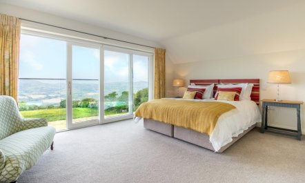 4 Bed in Banks Head 4
