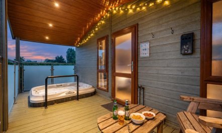 1 Bed in Three Holes 5
