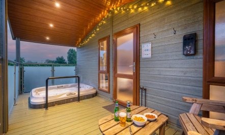 1 Bed in Three Holes 1
