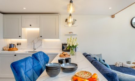 1 Bed in Low Row 7