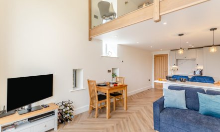 1 Bed in Low Row 9