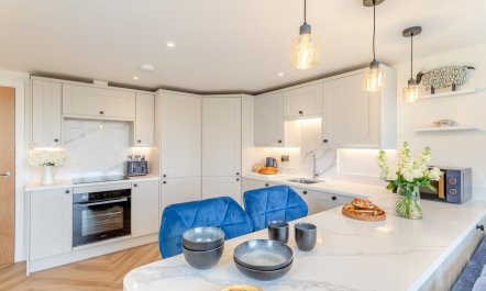 1 Bed in Low Row 8