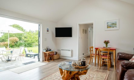 2 Bed in Cowes 1