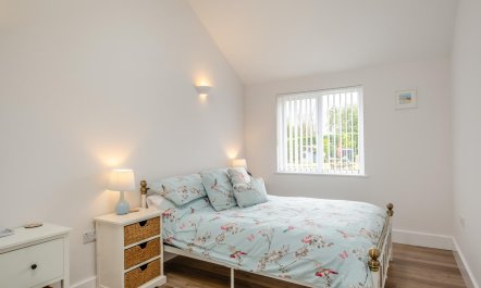 2 Bed in Cowes 3