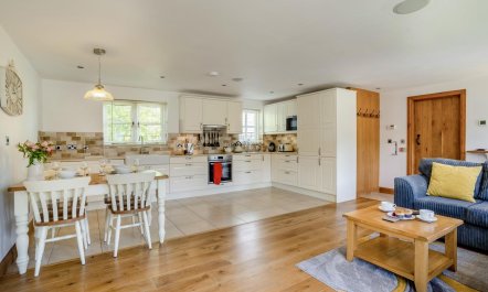 2 Bed in Gilwern 4