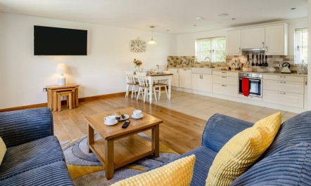 2 Bed in Gilwern 1