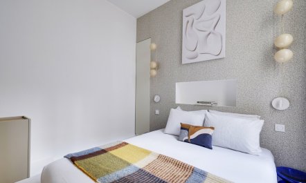 Le Marais Courtyard 7