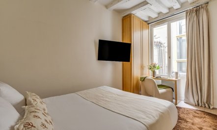 Louvre Whisper 8