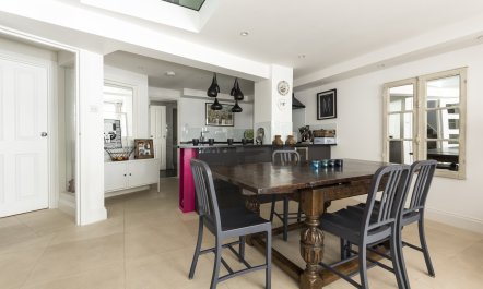 River Thames Retreat 3
